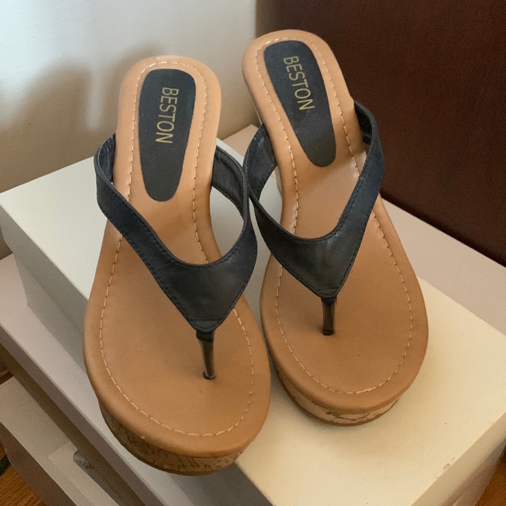 NWOT ~ Cute summer wedge sandals